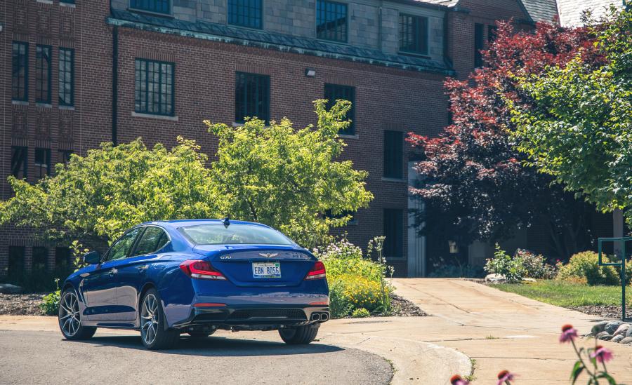  Genesis G70 2.0T 2018 года  (NA) (фото 6 из 44)